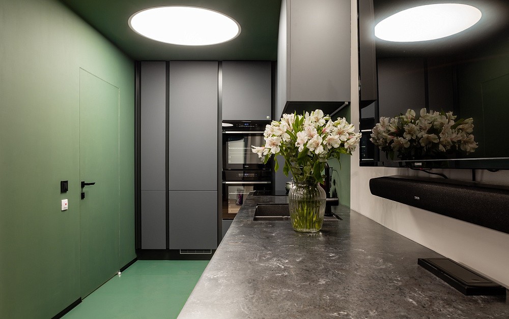 Графитовая кухня для ТВ-проекта «Дачный Ответ»