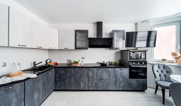 Современный дизайн светлой кухни