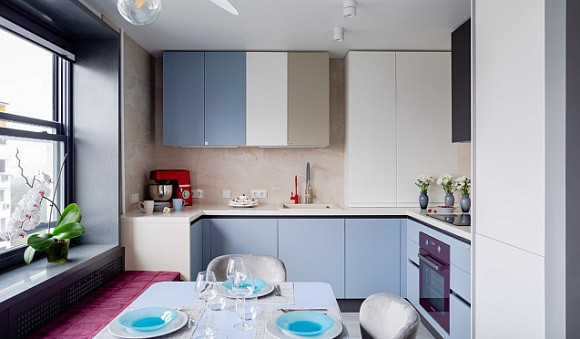 Светлая кухня в Санкт-Петербурге