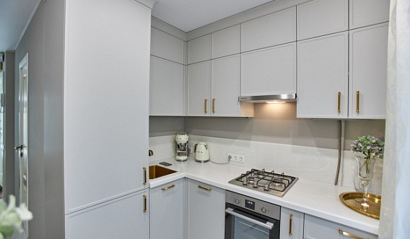 Светлая кухня в Санкт-Петербурге