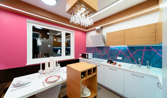 Светлая кухня в Мурманске