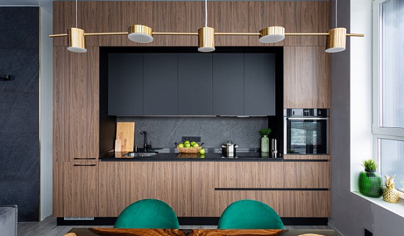 Коричневая кухня в Мурманске